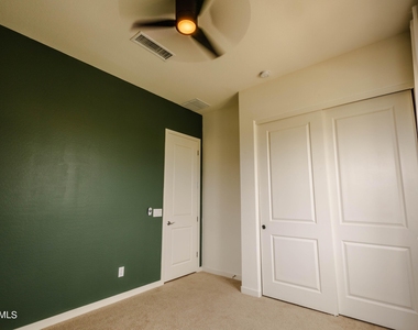 5808 S 101st Way - Photo Thumbnail 15