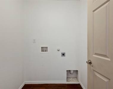 1115 Parkway Trail - Photo Thumbnail 14