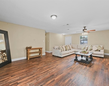 3501 Hastings Drive - Photo Thumbnail 10