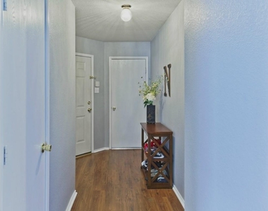 6637 Meadow Way Lane - Photo Thumbnail 2