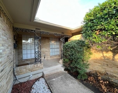 5439 Anita Street - Photo Thumbnail 3