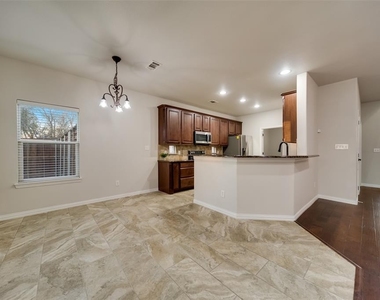 821 Westwood Court - Photo Thumbnail 9