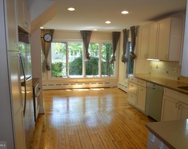 4602 Derussey Parkway - Photo Thumbnail 6