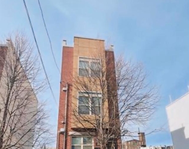 2522 N Howard St - Photo Thumbnail 7