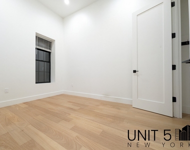 1118 Putnam Avenue - Photo Thumbnail 4