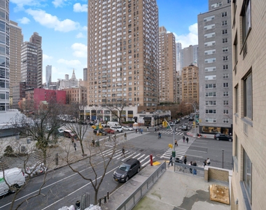 East 33rd Street - Photo Thumbnail 11