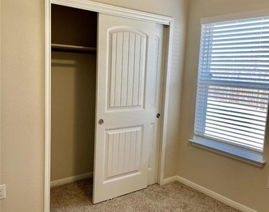 4401 Lobo Landing Ln - Photo Thumbnail 27