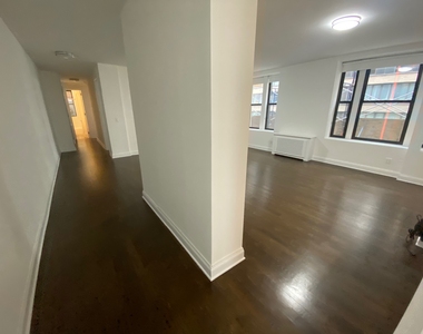 West 58th Street - Photo Thumbnail 4