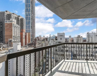 360 East 57th Street - Photo Thumbnail 6