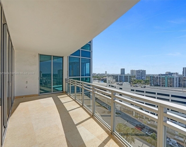 3535 S Ocean Dr - Photo Thumbnail 11