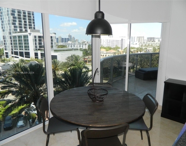 17555 Collins Ave - Photo Thumbnail 6