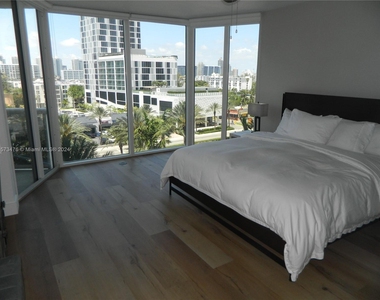 17555 Collins Ave - Photo Thumbnail 8