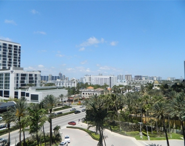 17555 Collins Ave - Photo Thumbnail 9