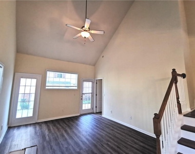 2328 Suwanee Pointe Drive - Photo Thumbnail 15