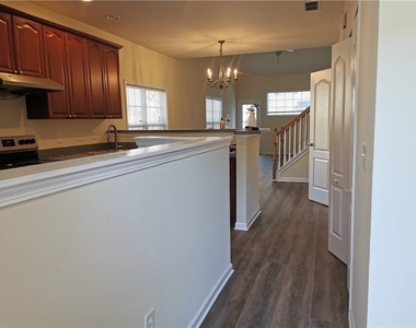 2328 Suwanee Pointe Drive - Photo Thumbnail 3