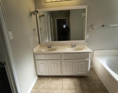 7621 Uvalde Way - Photo Thumbnail 2