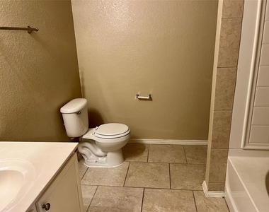 1424 Royal Meadows Trail - Photo Thumbnail 7