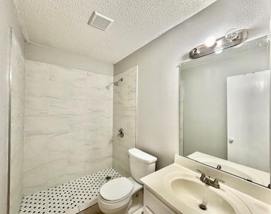 904 Beaufort Court - Photo Thumbnail 9