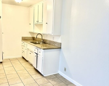 4115 W Century Blvd - Photo Thumbnail 3