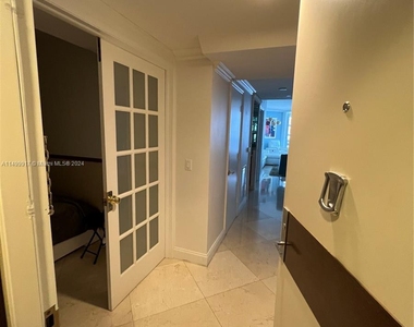 4775 Collins Ave - Photo Thumbnail 2