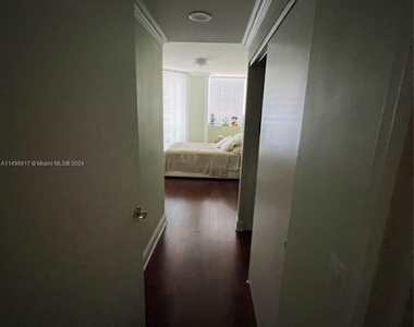 4775 Collins Ave - Photo Thumbnail 31