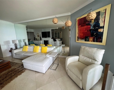 4775 Collins Ave - Photo Thumbnail 20