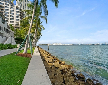 540 Brickell Key Dr - Photo Thumbnail 4