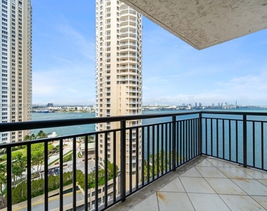 540 Brickell Key Dr - Photo Thumbnail 1