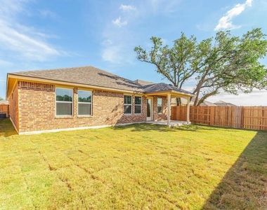 1532 Longhorn Ranch Dr - Photo Thumbnail 16