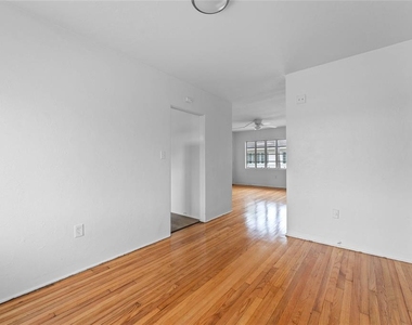 306 Lakeview Street - Photo Thumbnail 4