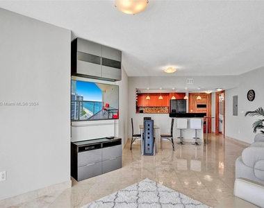 16699 Collins Ave - Photo Thumbnail 5