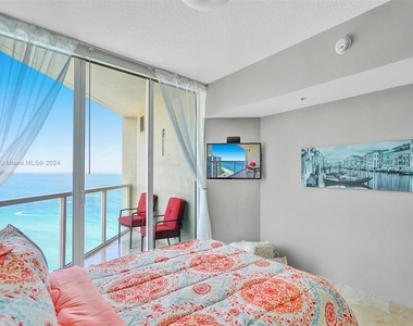 16699 Collins Ave - Photo Thumbnail 14