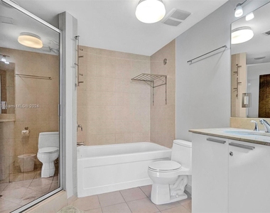 16699 Collins Ave - Photo Thumbnail 16