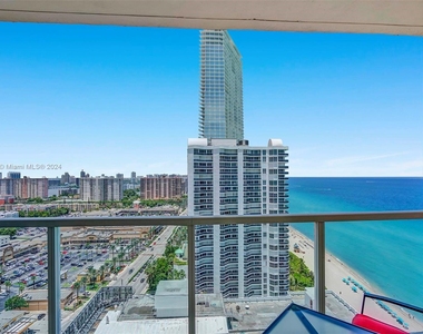 16699 Collins Ave - Photo Thumbnail 11