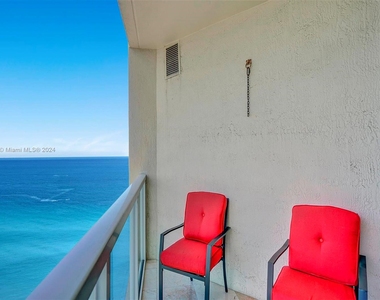 16699 Collins Ave - Photo Thumbnail 18