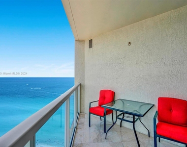 16699 Collins Ave - Photo Thumbnail 9