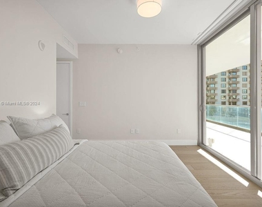 10201 Collins Ave - Photo Thumbnail 50