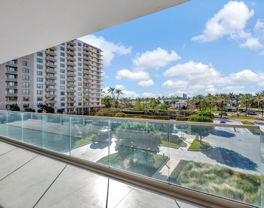 10201 Collins Ave - Photo Thumbnail 15