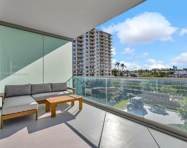 10201 Collins Ave - Photo Thumbnail 13