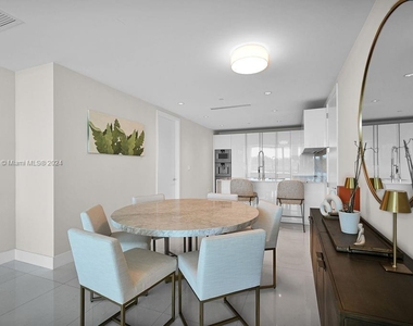 10201 Collins Ave - Photo Thumbnail 16