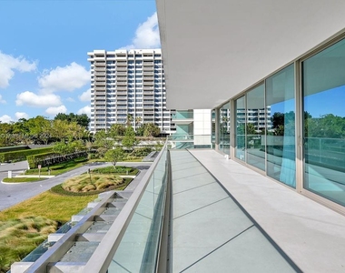 10201 Collins Ave - Photo Thumbnail 12