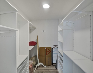 9195 Collins Ave - Photo Thumbnail 14