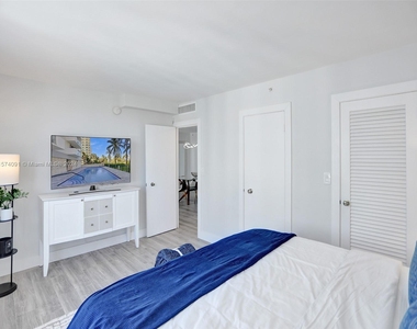 9195 Collins Ave - Photo Thumbnail 12