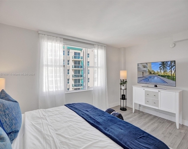 9195 Collins Ave - Photo Thumbnail 13