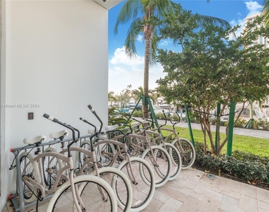 17111 Biscayne Blvd - Photo Thumbnail 9