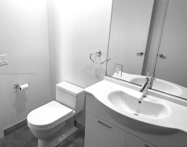 485 Brickell Ave - Photo Thumbnail 24