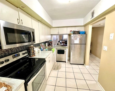 2903 N Miami Beach Blvd - Photo Thumbnail 1