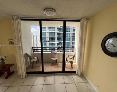 3505 S Ocean Dr - Photo Thumbnail 4