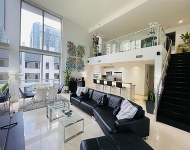 1060 Brickell Ave - Photo Thumbnail 0