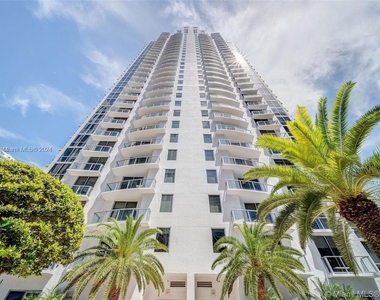 1060 Brickell Ave - Photo Thumbnail 16